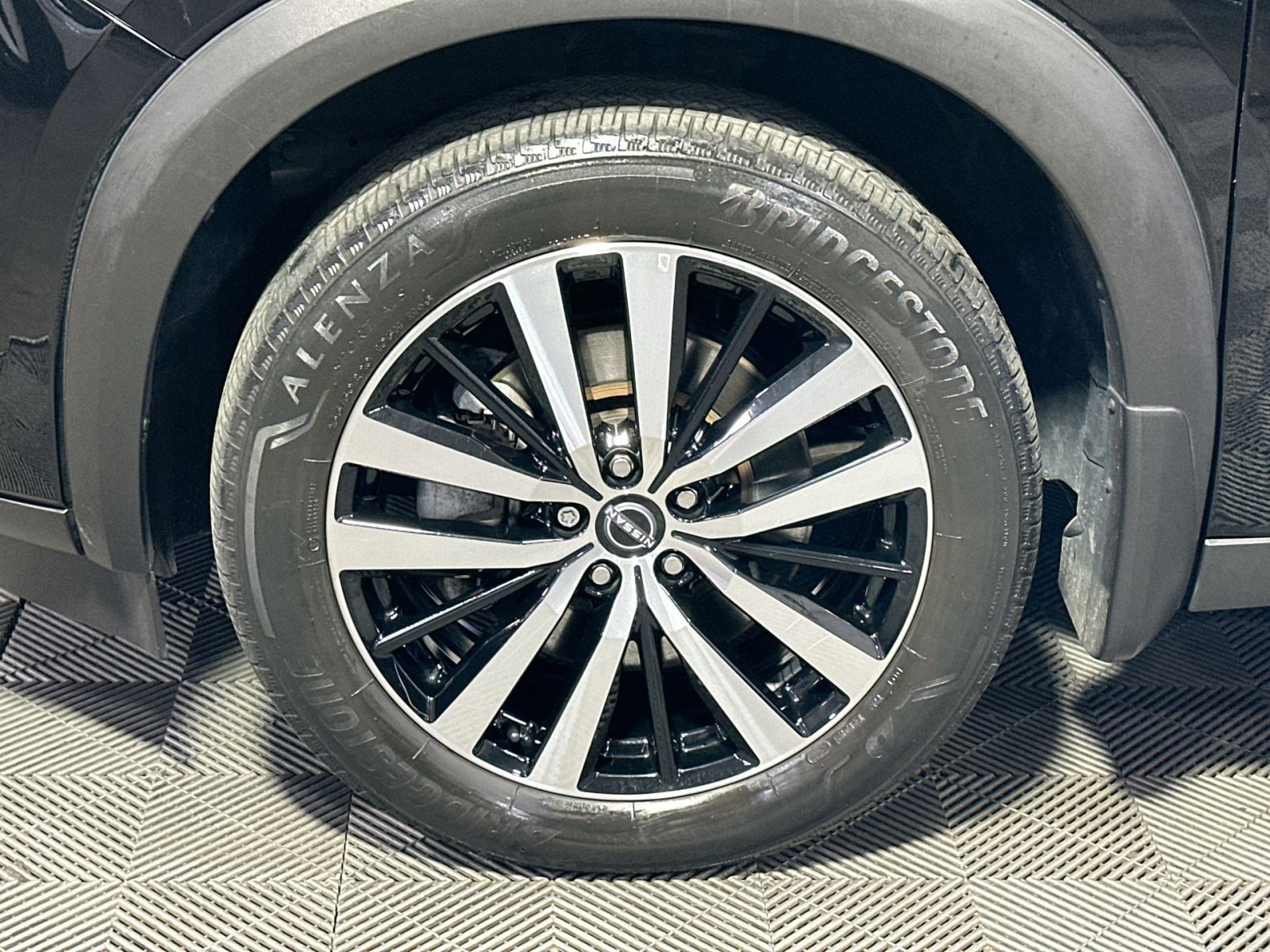 Used 2023 Nissan Pathfinder Platinum image 12