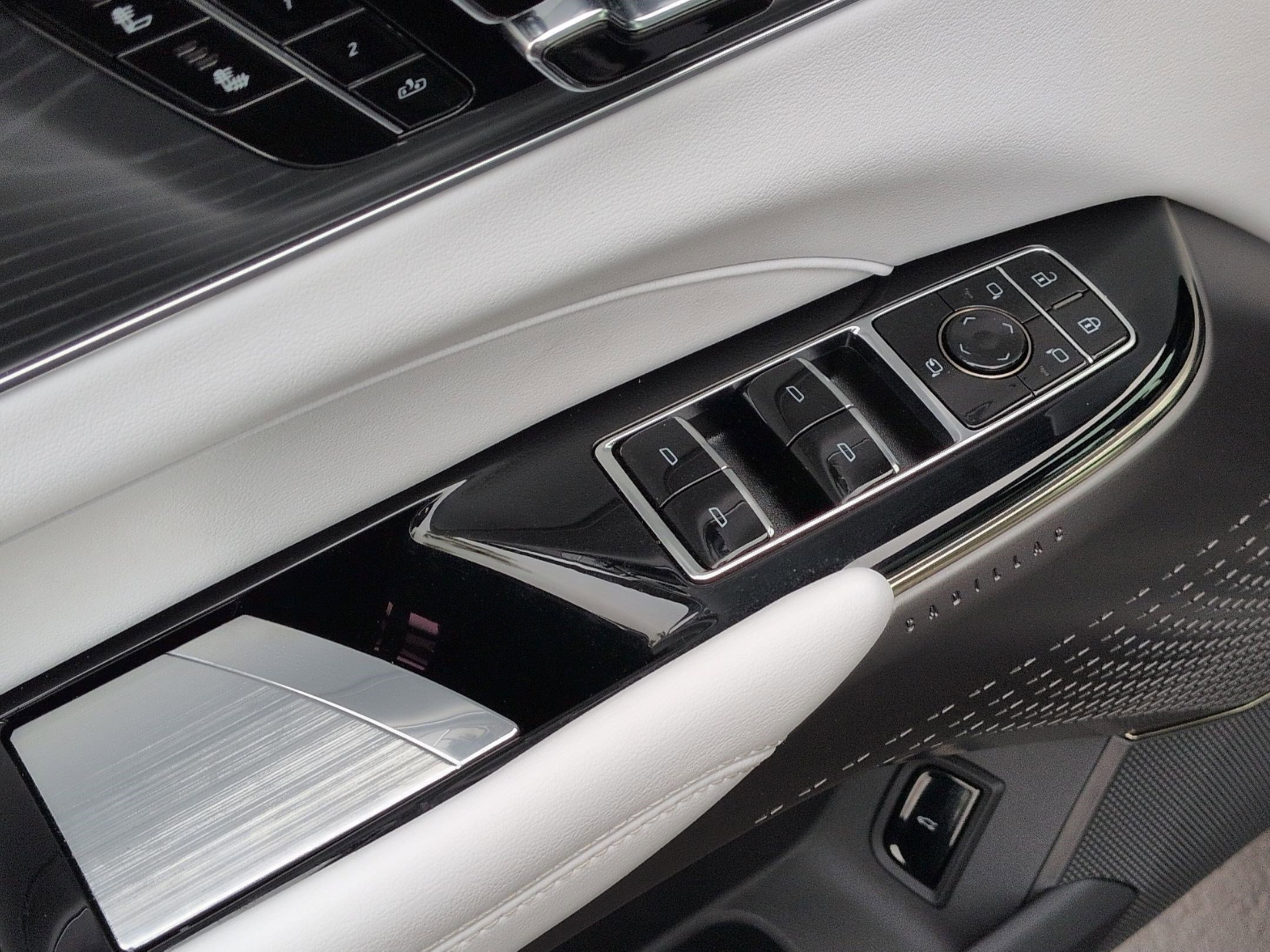 Used 2025 Cadillac Lyriq Sport RWD image 15