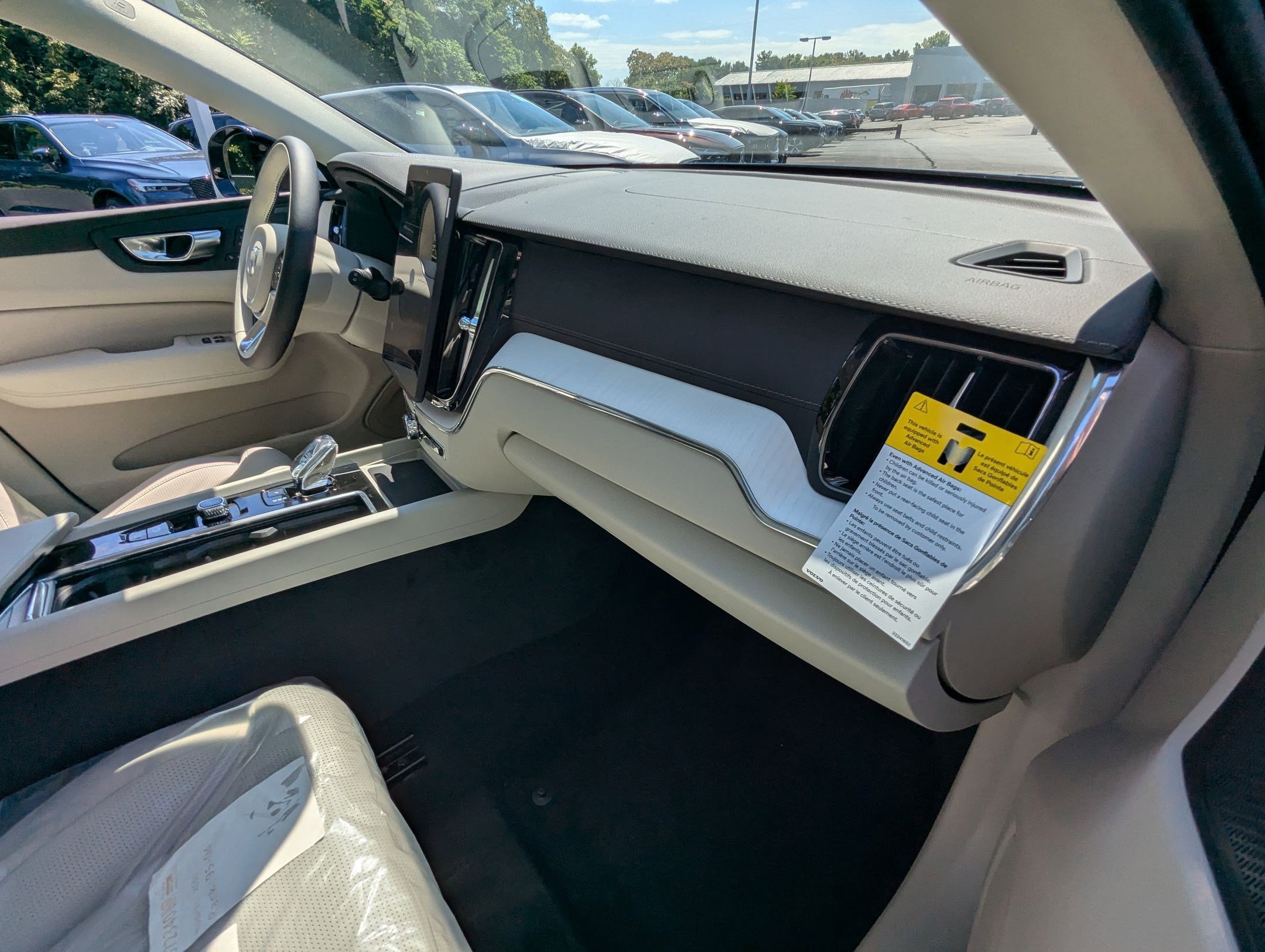 New 2026 Volvo XC60 B5 Ultra w/ Protection Package Premier image 23