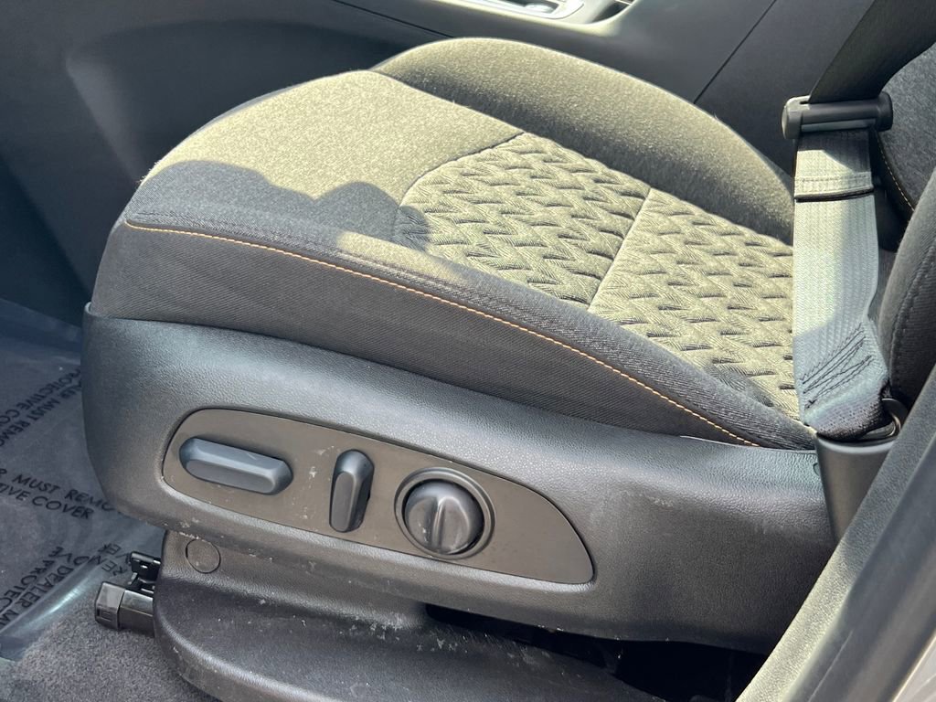 Used 2023 Chevrolet Equinox LT image 32