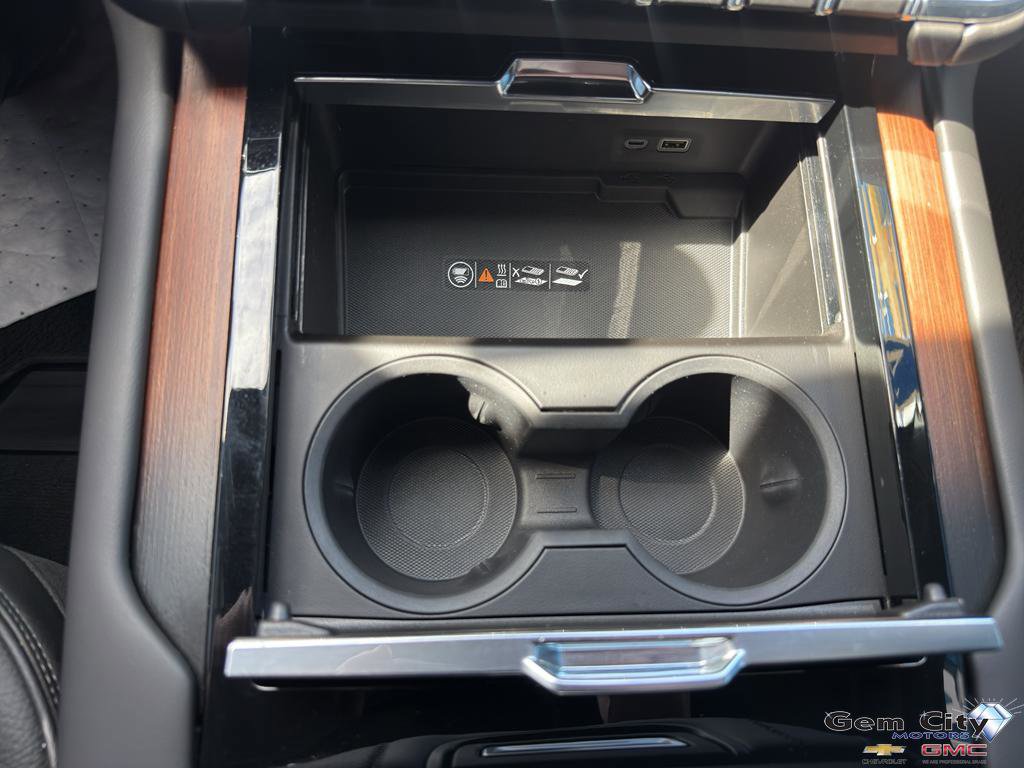 Used 2025 GMC Yukon XL Denali w/ Sun & Power Step Package AWD/4WD image 25