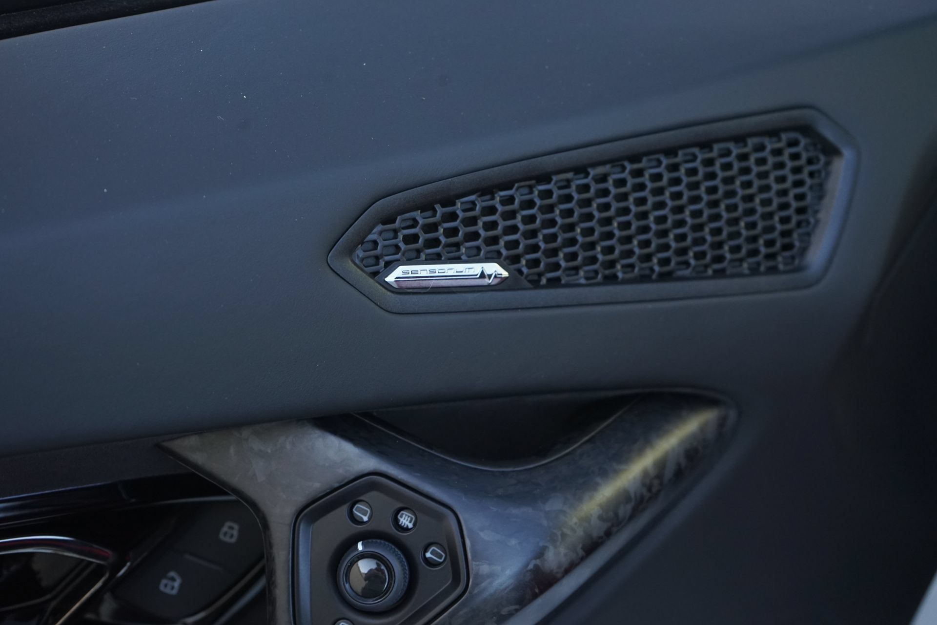 Used 2020 Lamborghini Huracan EVO AWD/4WD image 17