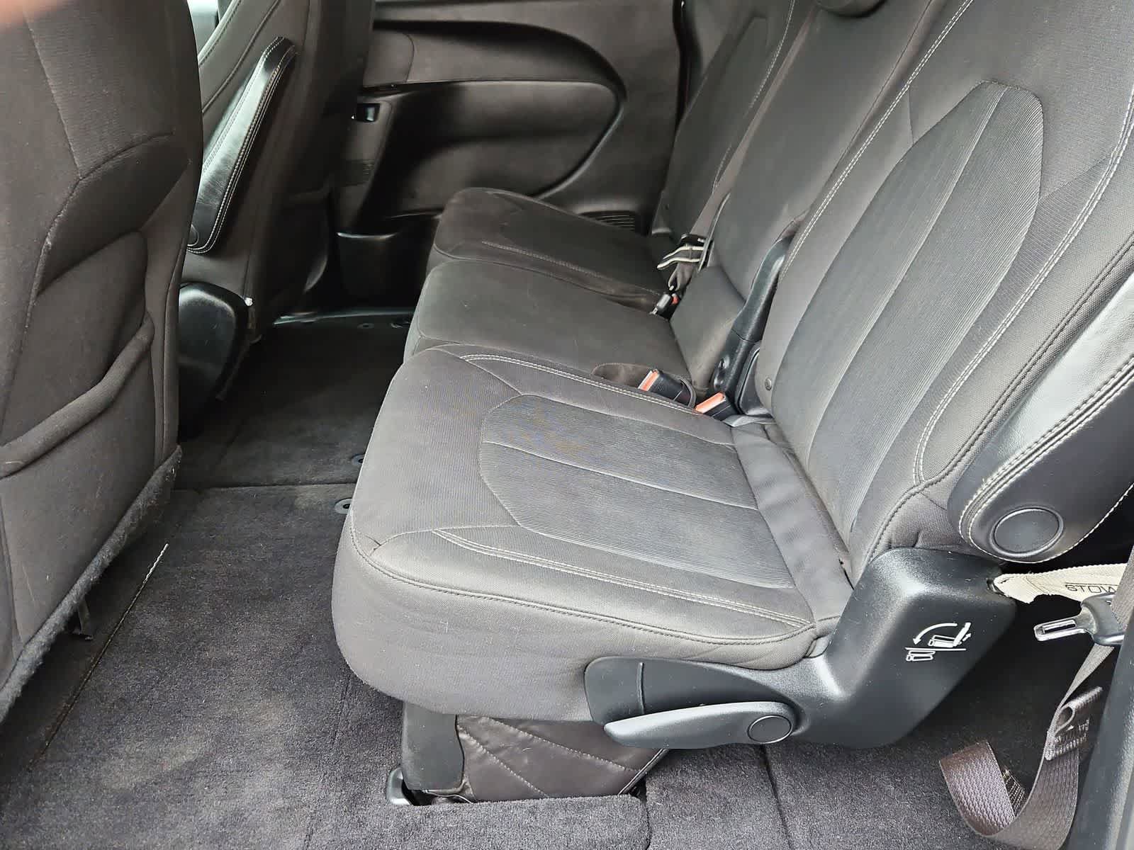 Used 2018 Chrysler Pacifica Touring Plus w/ S Appearance Package FWD image 19