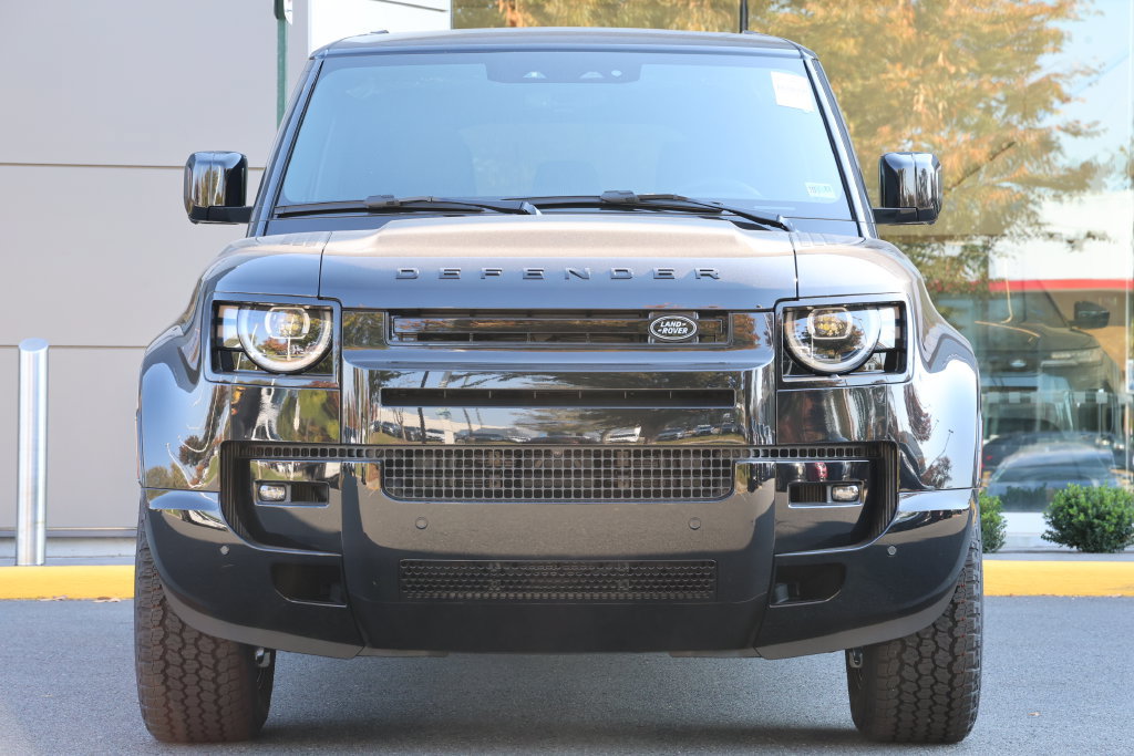 New 2026 Land Rover Defender 110 X-Dynamic SE AWD/4WD image 4