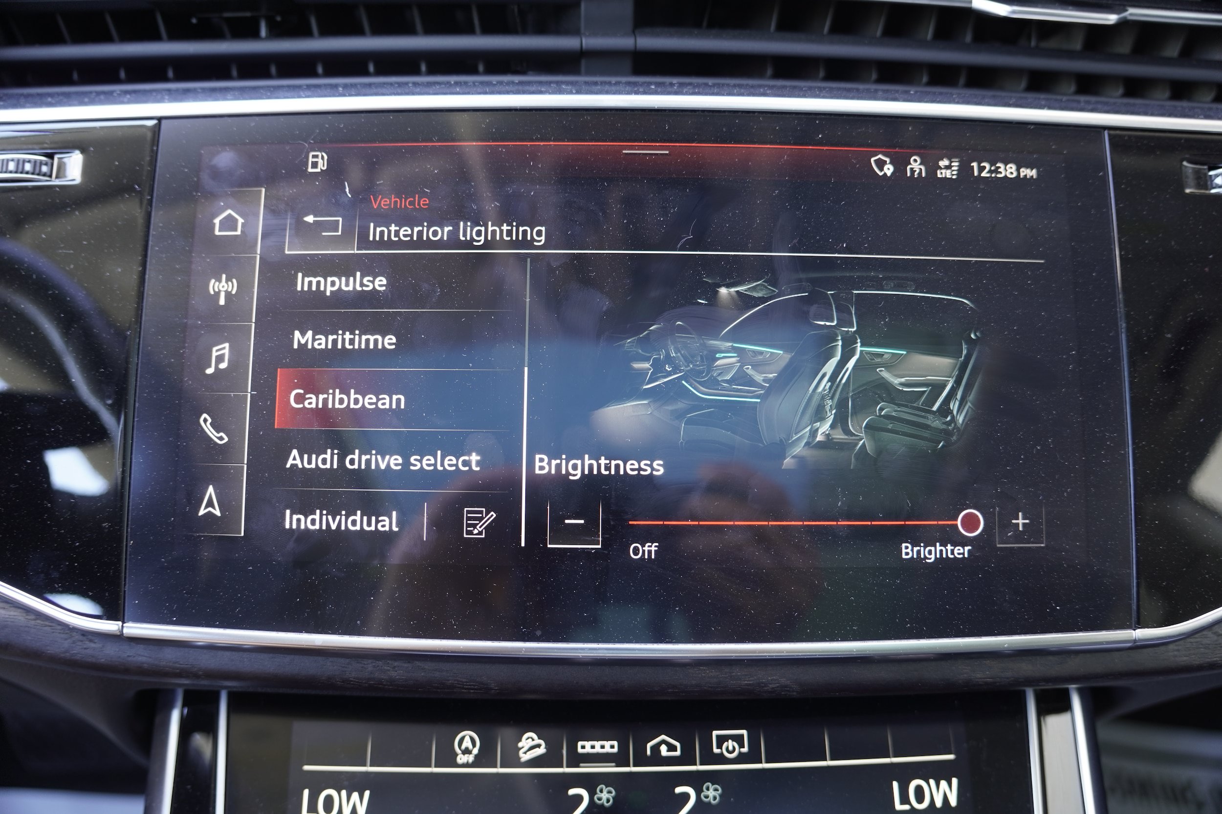 Used 2022 Audi Q8 Premium Plus AWD/4WD image 22