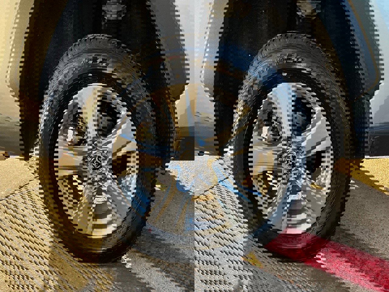 Used 2025 Toyota RAV4 XLE image 9