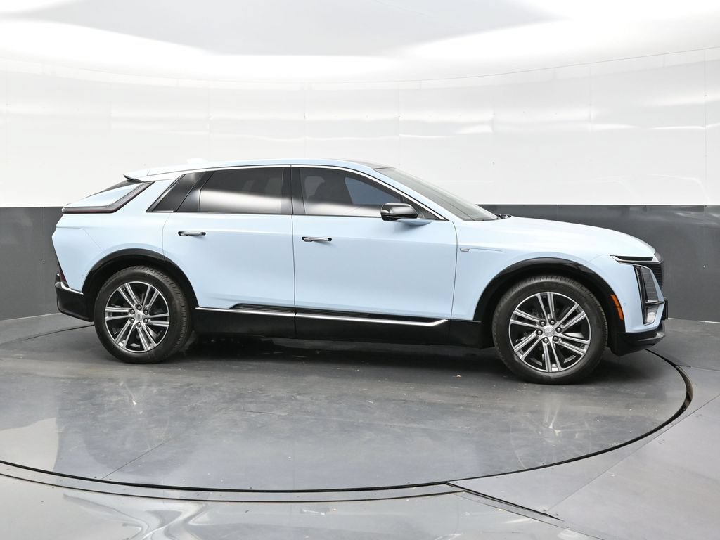 Certified 2024 Cadillac Lyriq Luxury AWD/4WD image 8