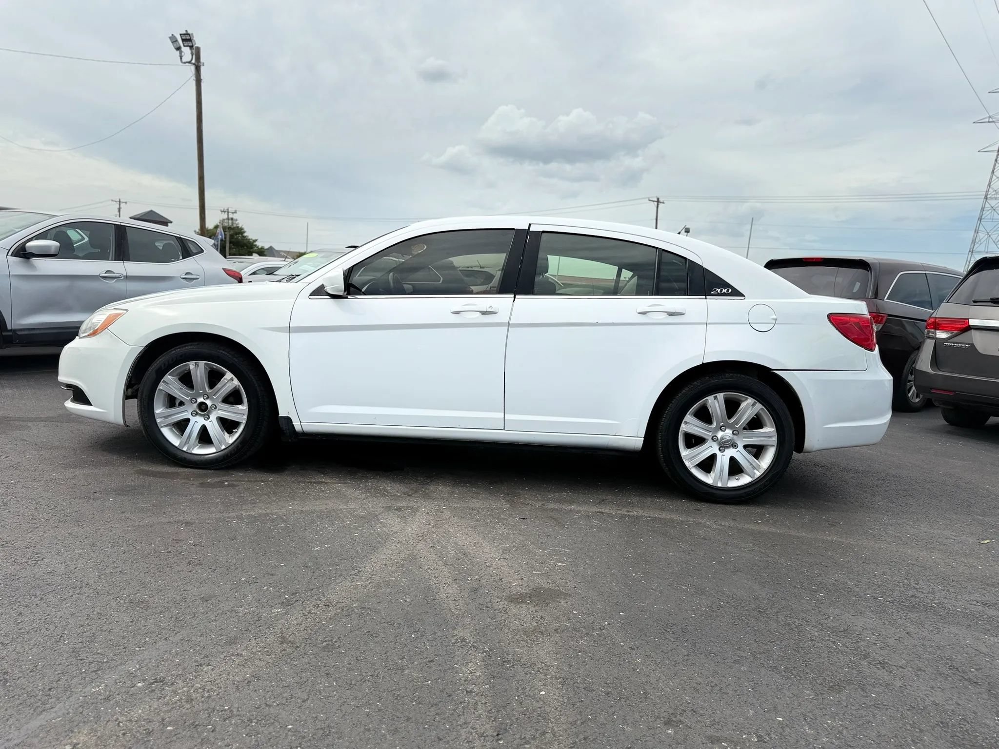 Used 2013 Chrysler 200 Touring FWD image 9