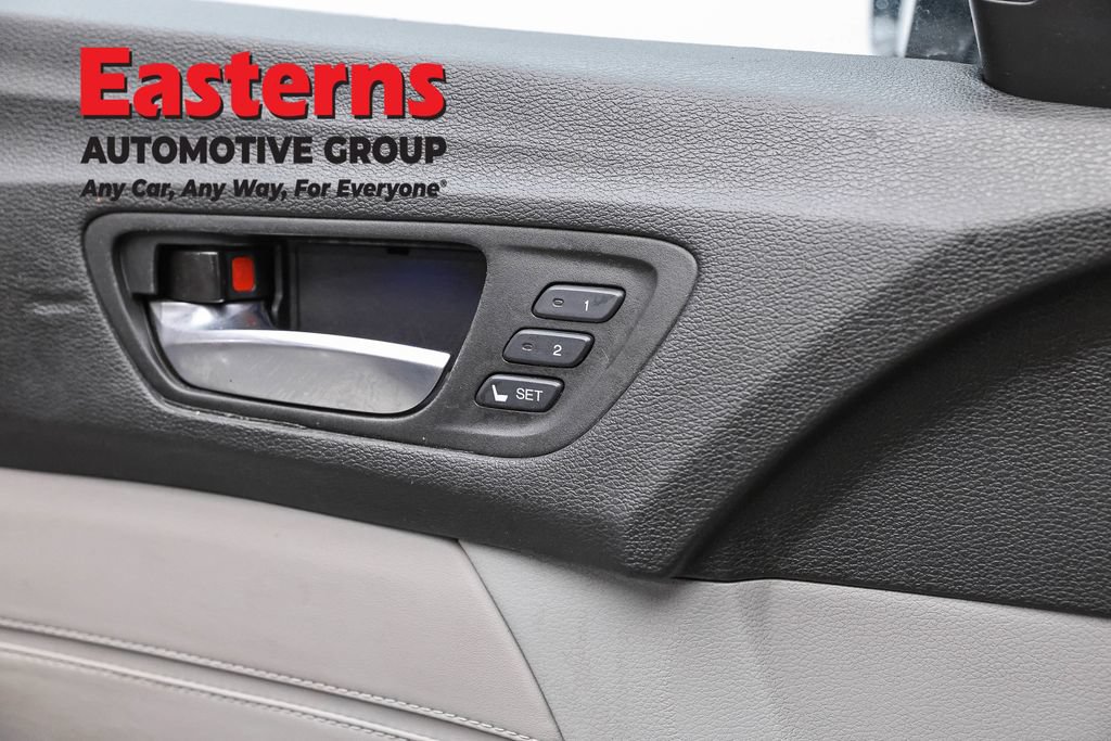 Used 2015 Acura TLX w/ Technology Package FWD image 19