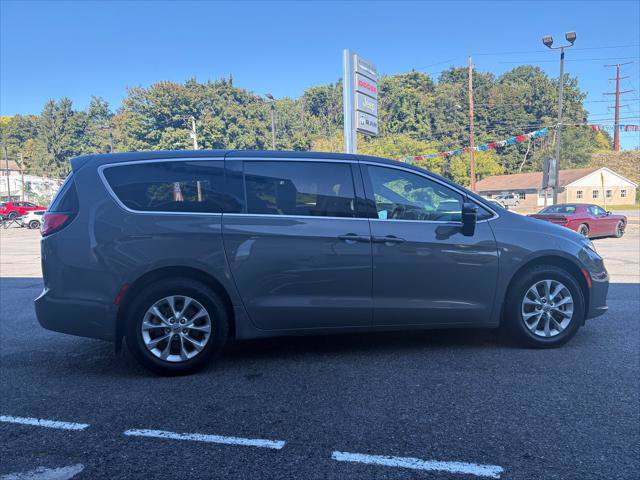 Certified 2025 Chrysler Pacifica Select AWD/4WD image 7