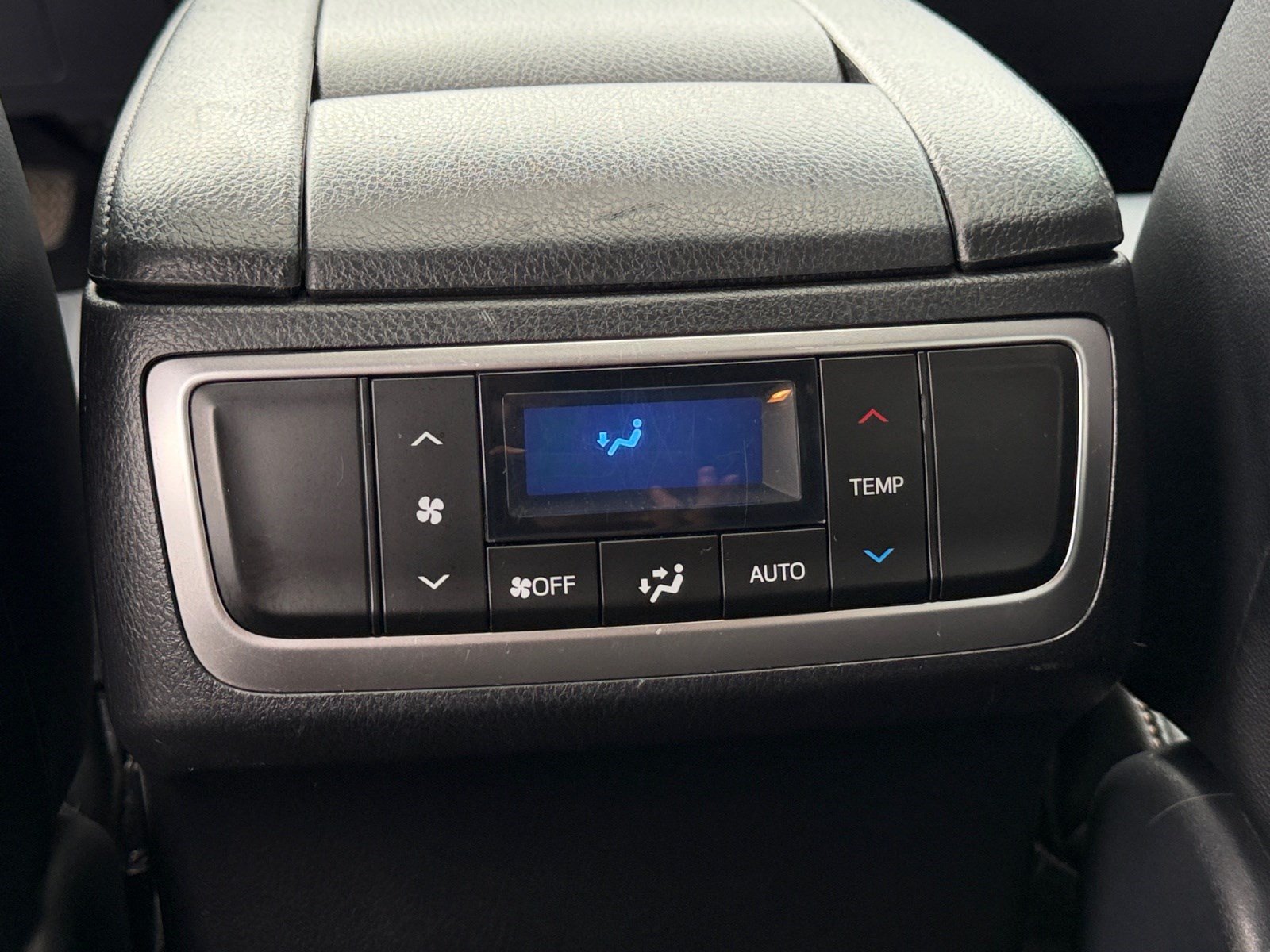 Used 2019 Toyota Highlander XLE AWD/4WD image 30