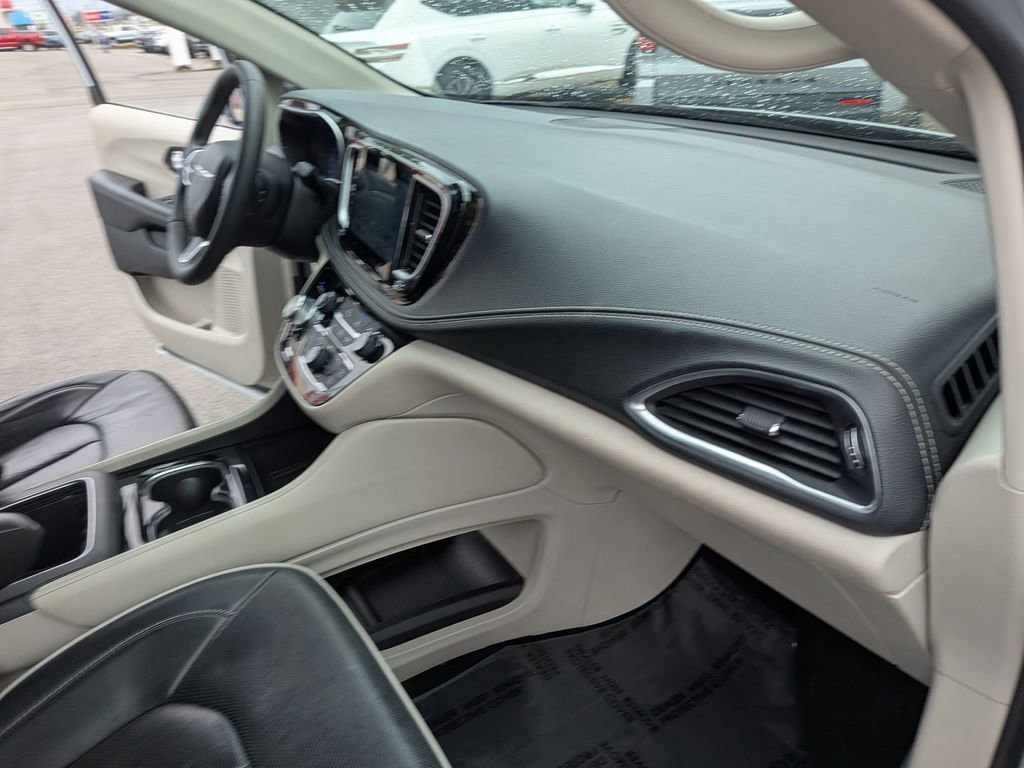 Used 2024 Chrysler Pacifica Limited image 28