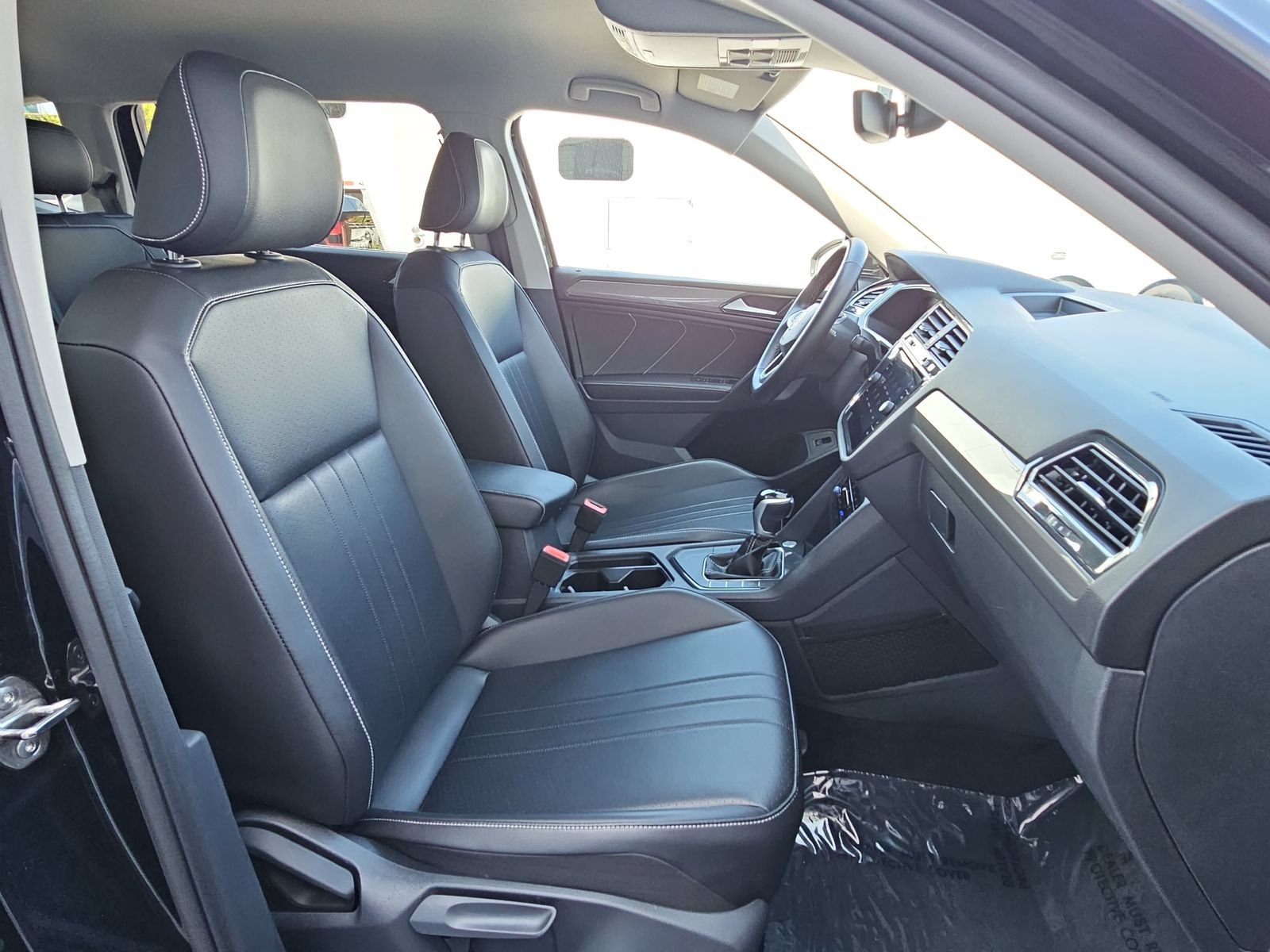 Certified 2024 Volkswagen Tiguan SE FWD image 10