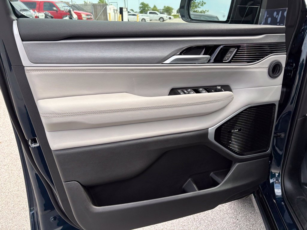 New 2026 Jeep Grand Wagoneer Limited AWD/4WD image 9
