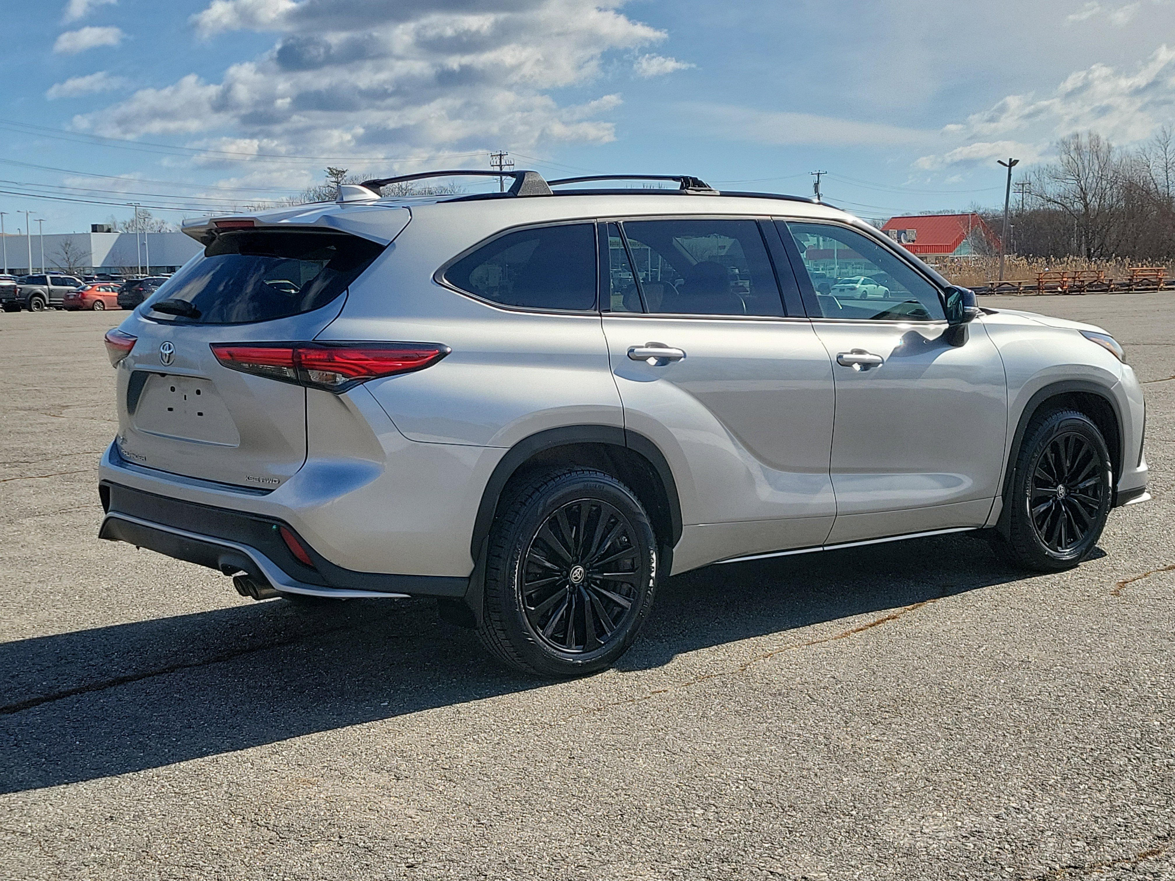 Used 2023 Toyota Highlander XSE image 5