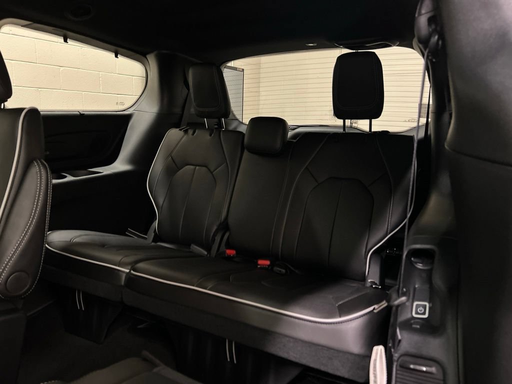 New 2027 Chrysler Pacifica Limited w/ S Appearance Package FWD image 9