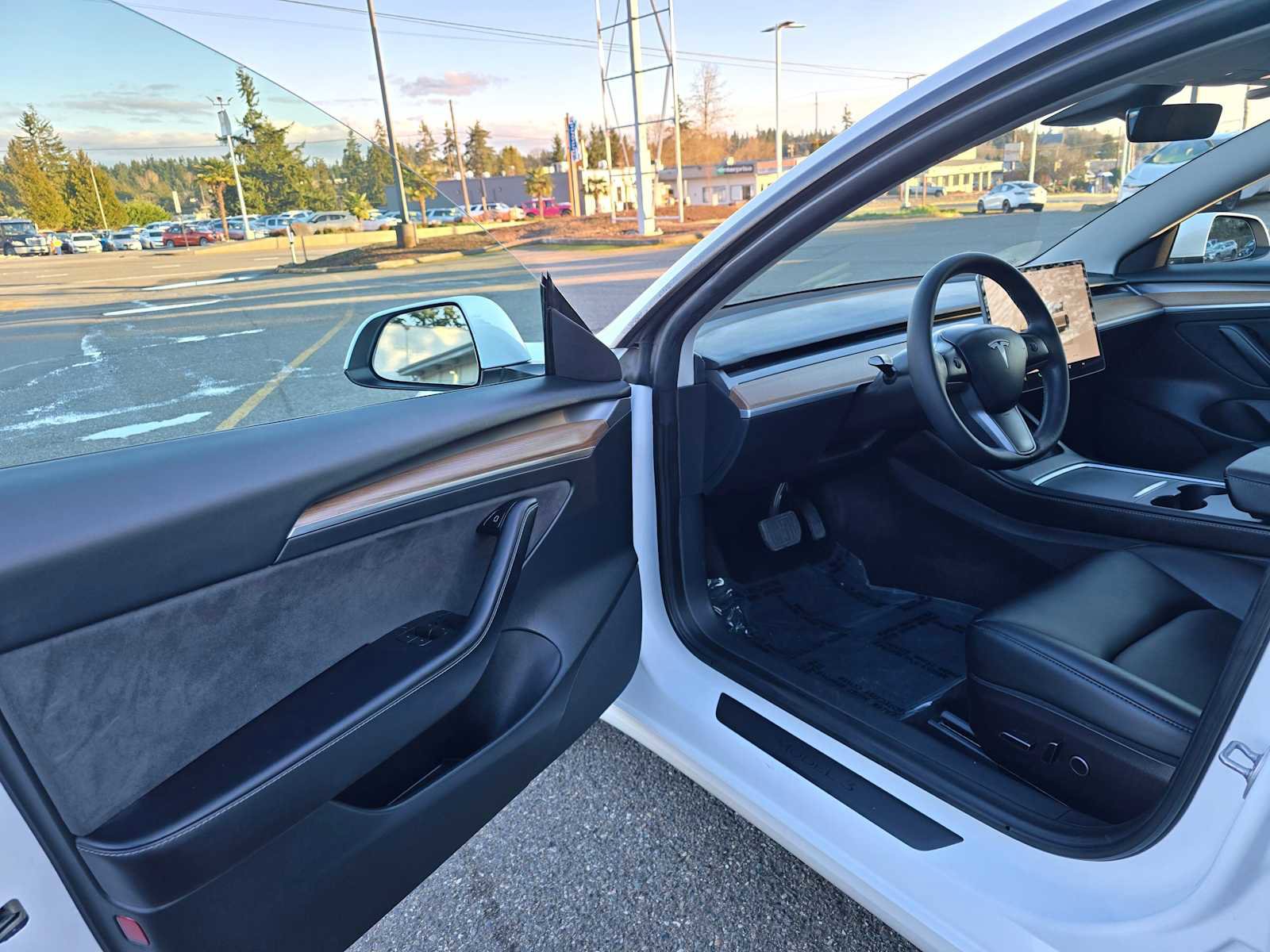 Used 2023 Tesla Model 3 Standard Range image 19