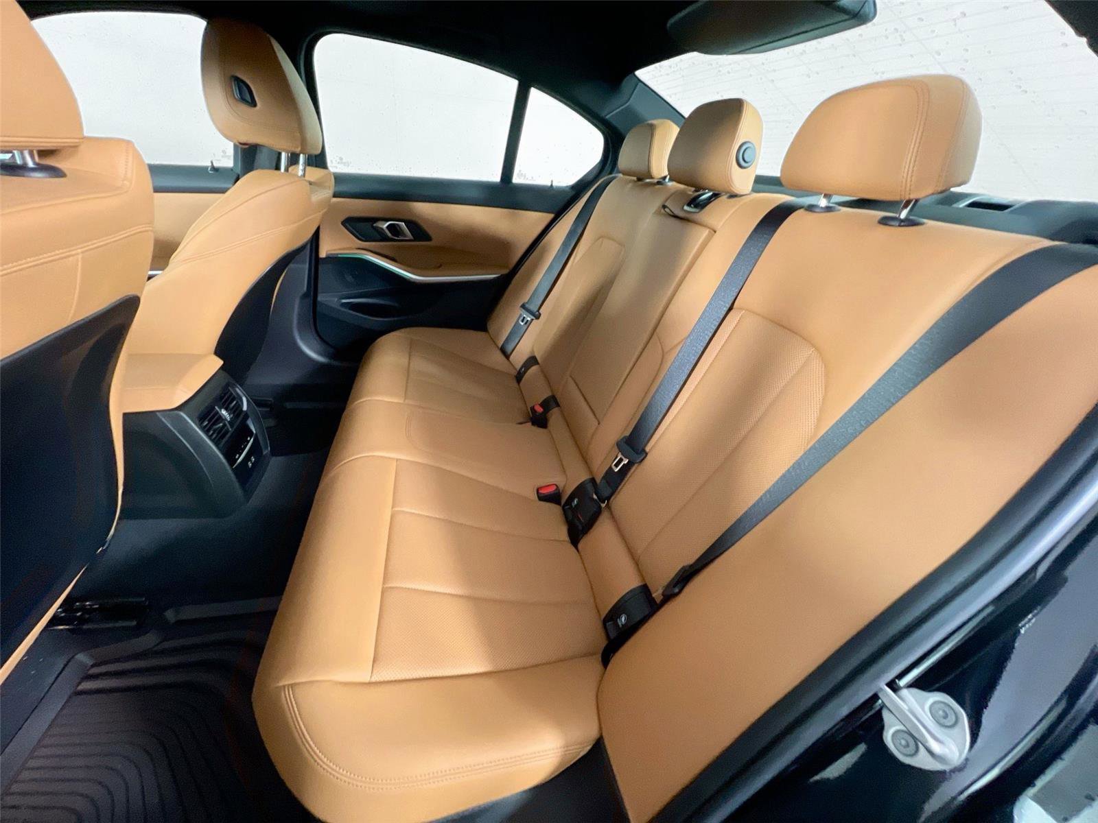 Certified 2024 BMW 330i xDrive Sedan w/ Convenience Package image 22