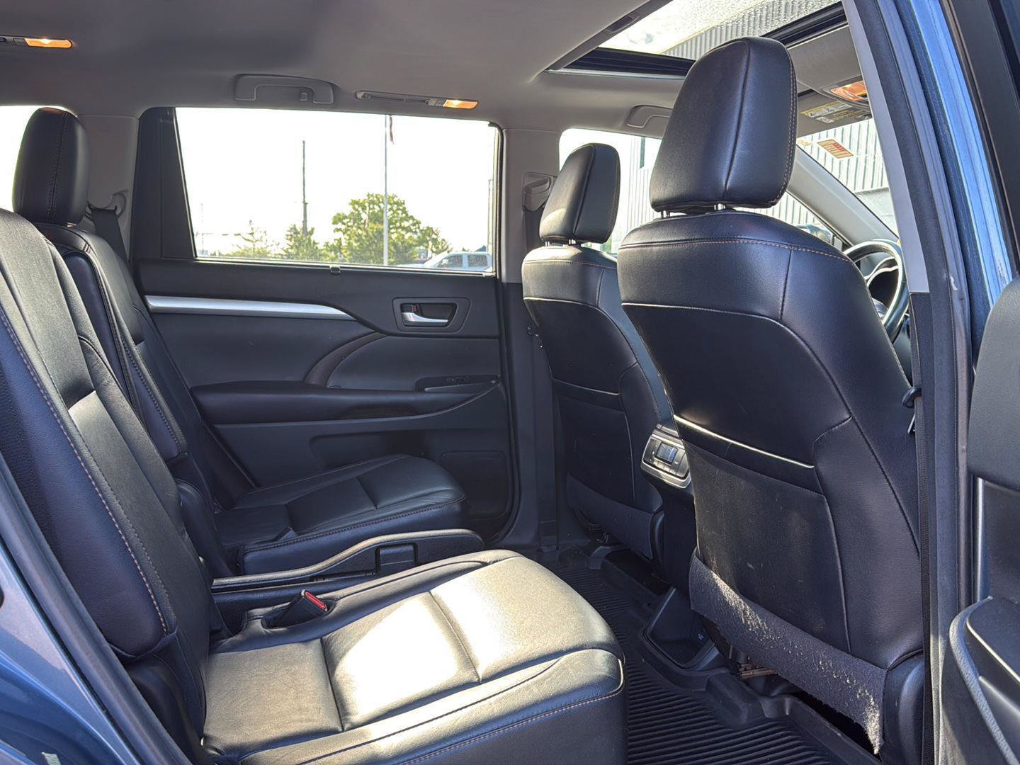 Used 2017 Toyota Highlander XLE AWD/4WD image 12