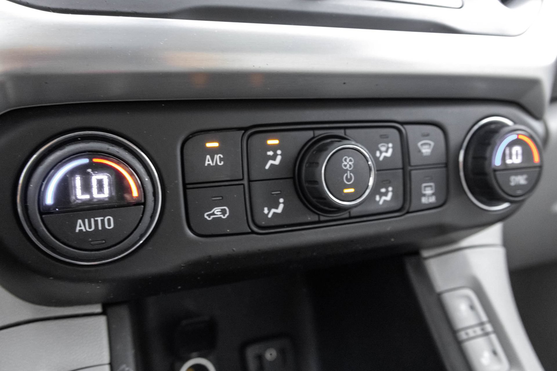 Used 2018 GMC Acadia SLE FWD image 30