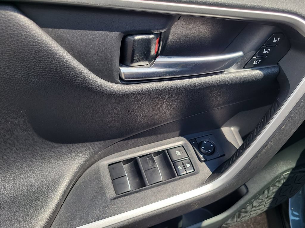 Used 2020 Toyota RAV4 Limited FWD image 16