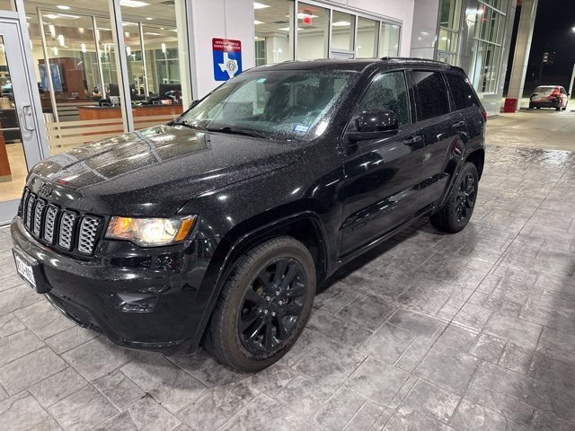 Used 2018 Jeep Grand Cherokee Altitude AWD/4WD image 2