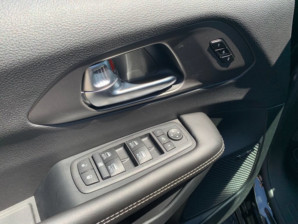 New 2027 Chrysler Pacifica Limited AWD/4WD image 12