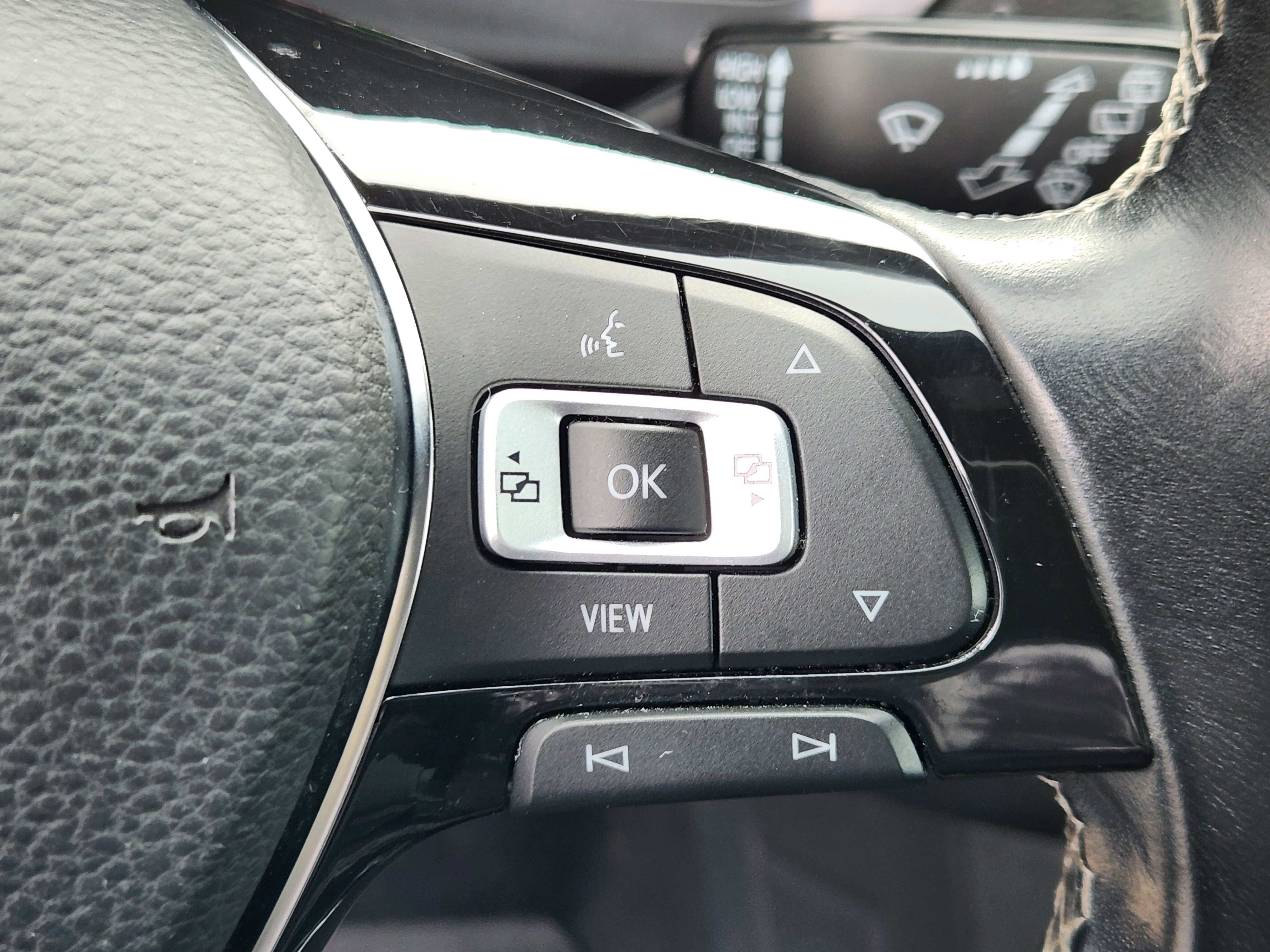 Used 2021 Volkswagen Tiguan SE R-Line w/ 3rd Row Seat Package image 25