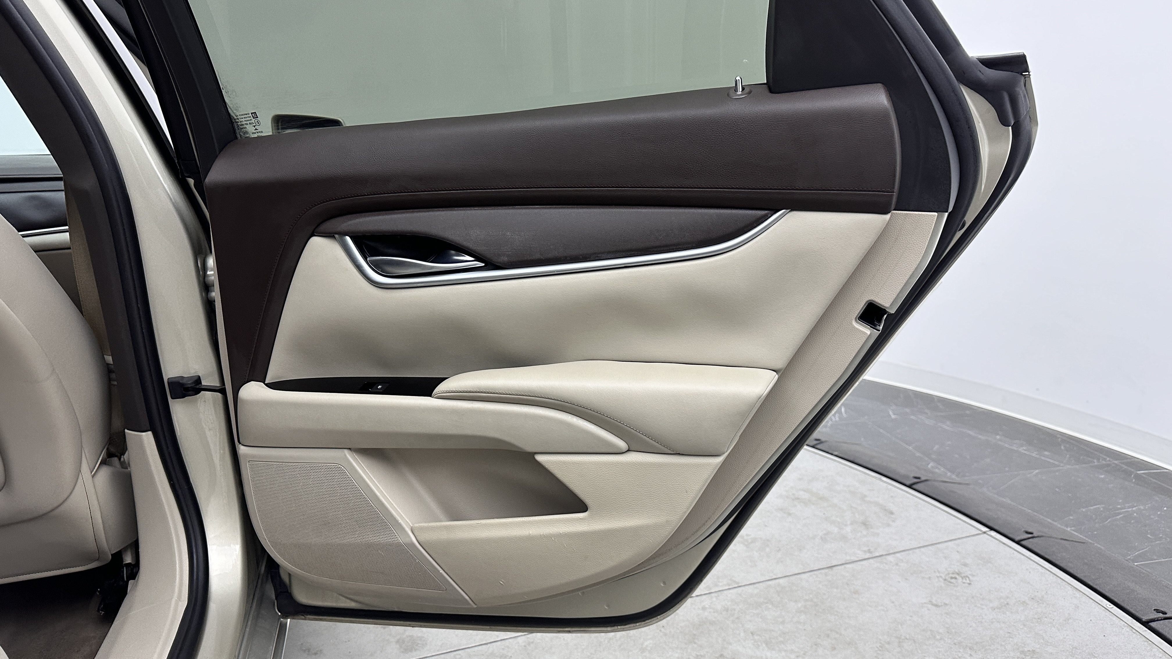 Used 2015 Cadillac XTS FWD image 28
