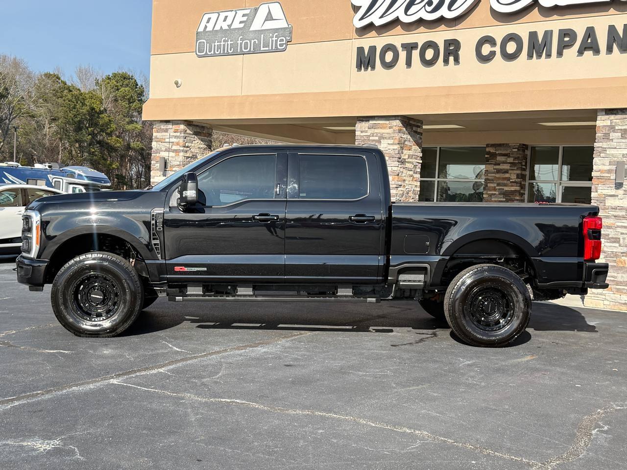 Used 2023 Ford F250 Lariat w/ Tremor Off-Road Package AWD/4WD image 2