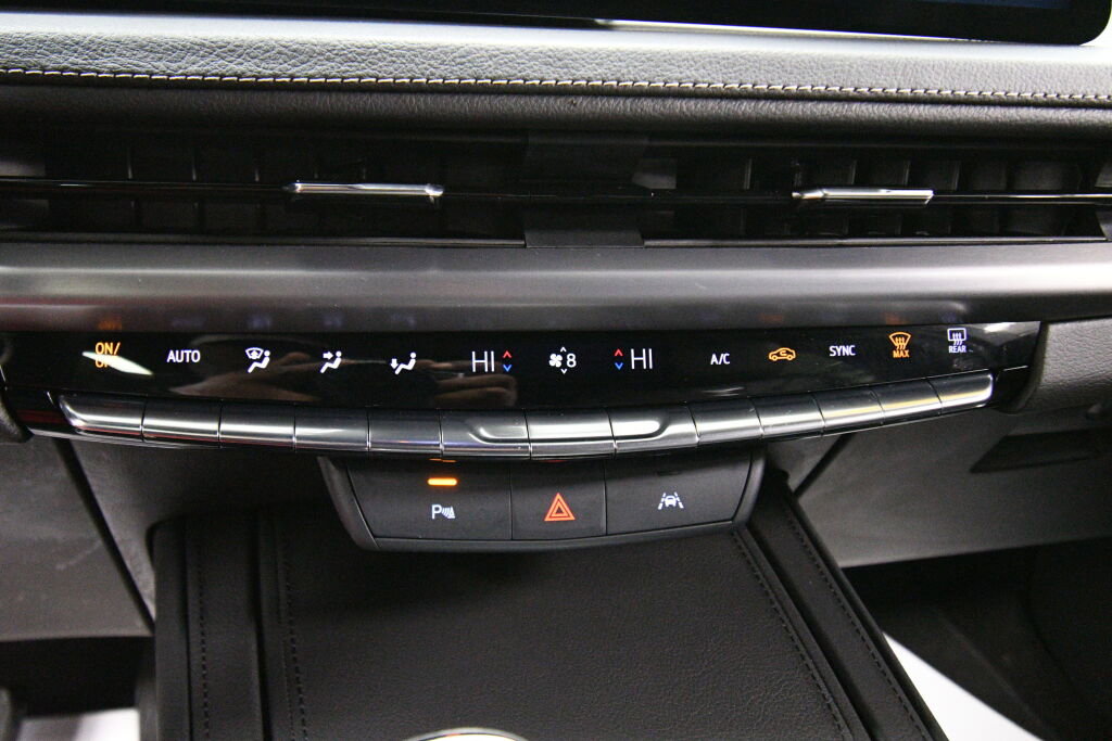 Used 2025 Cadillac XT4 Premium Luxury image 14