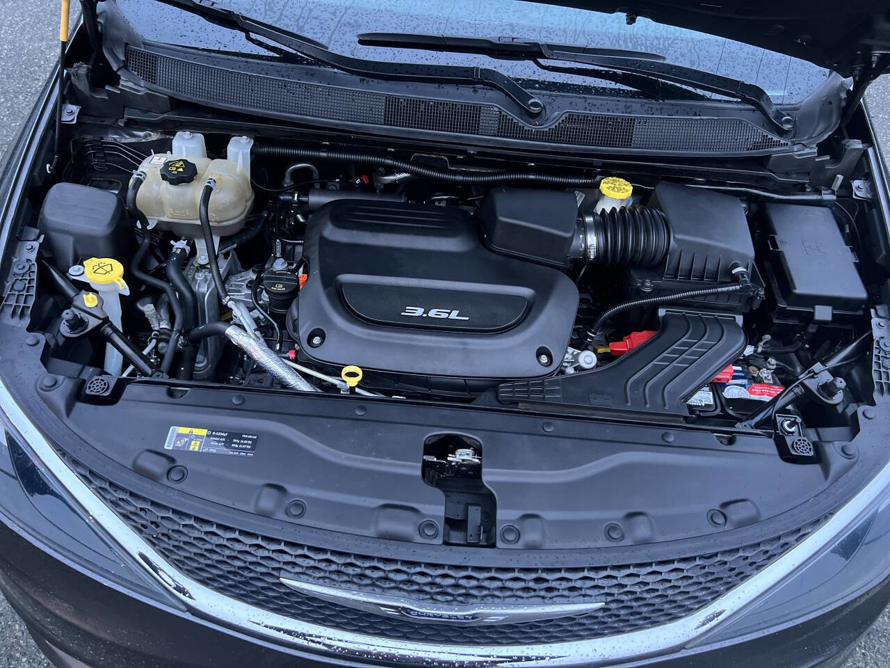 Used 2017 Chrysler Pacifica Touring image 35