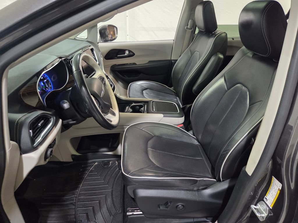 Used 2021 Chrysler Pacifica Limited AWD/4WD image 14