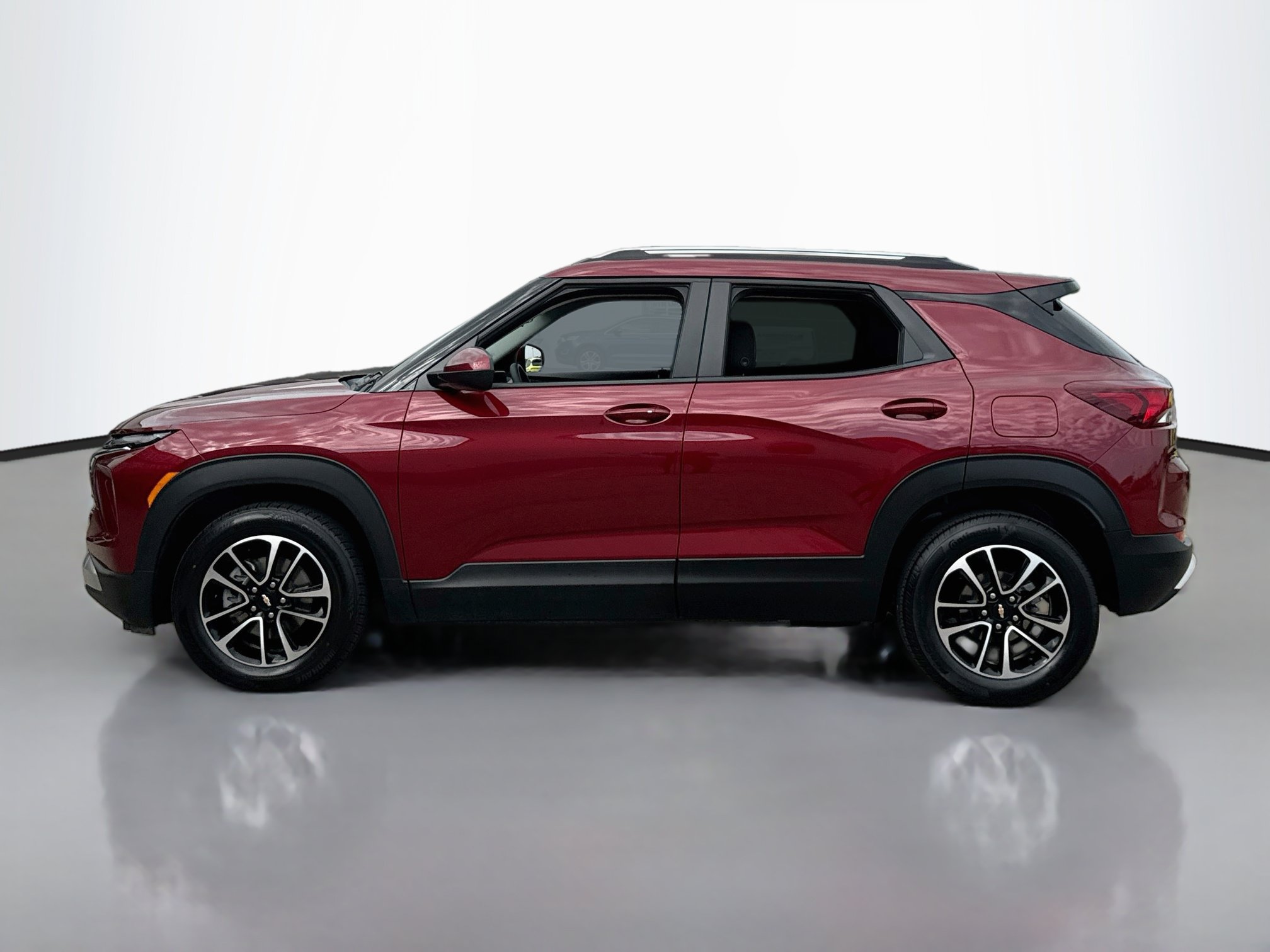 Used 2025 Chevrolet TrailBlazer LT FWD image 4