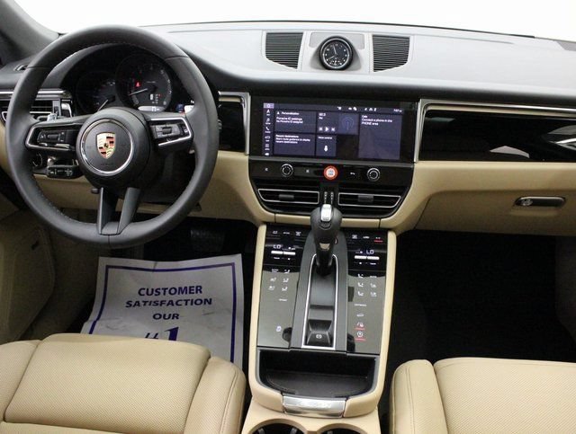 Used 2024 Porsche Macan AWD/4WD image 17