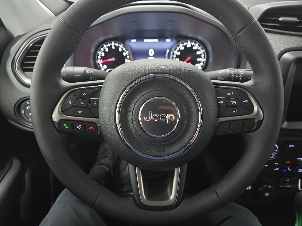 Used 2022 Jeep Renegade Latitude AWD/4WD image 18