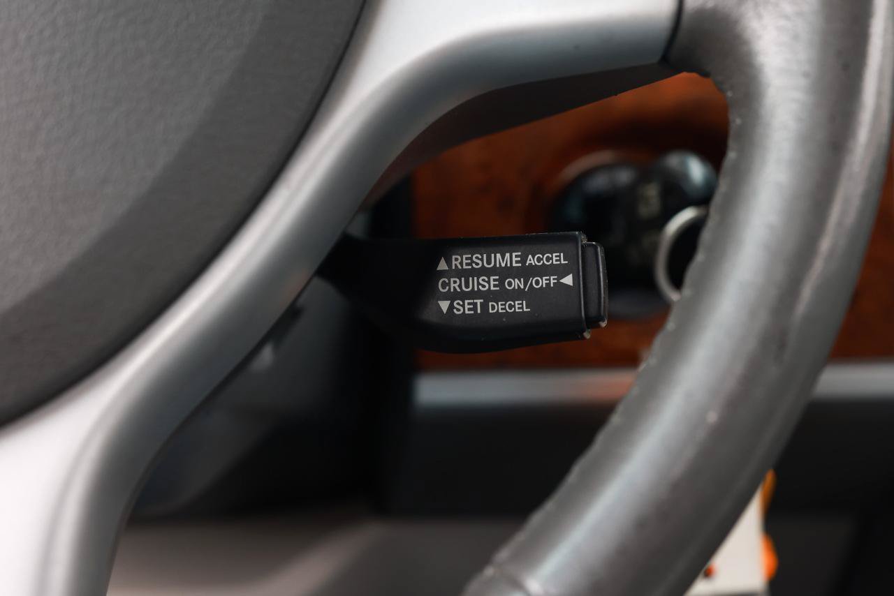 Used 2008 Chrysler Town & Country Touring w/ Entertainment Group #2 FWD image 31