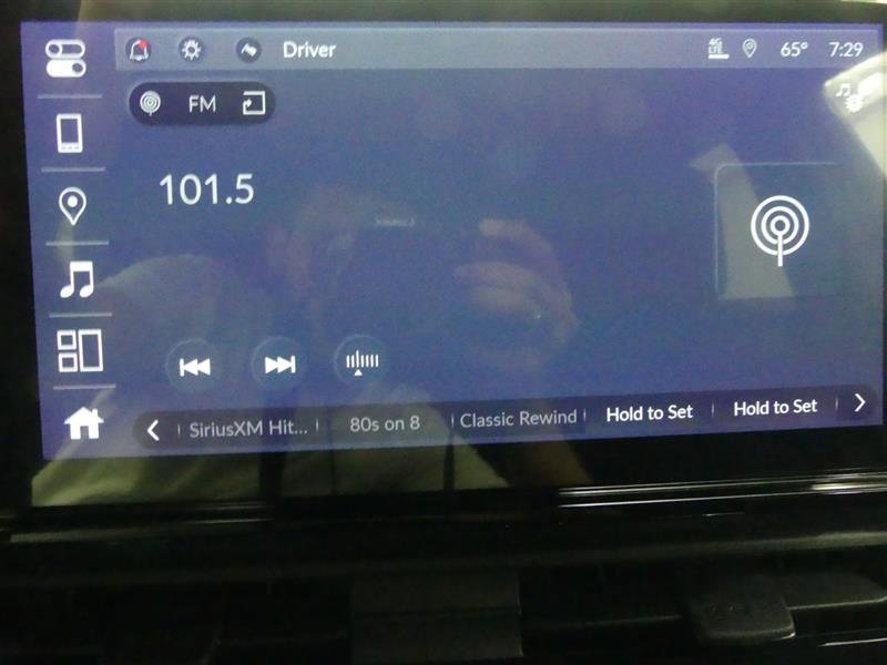 Used 2024 Honda Prologue EX image 11