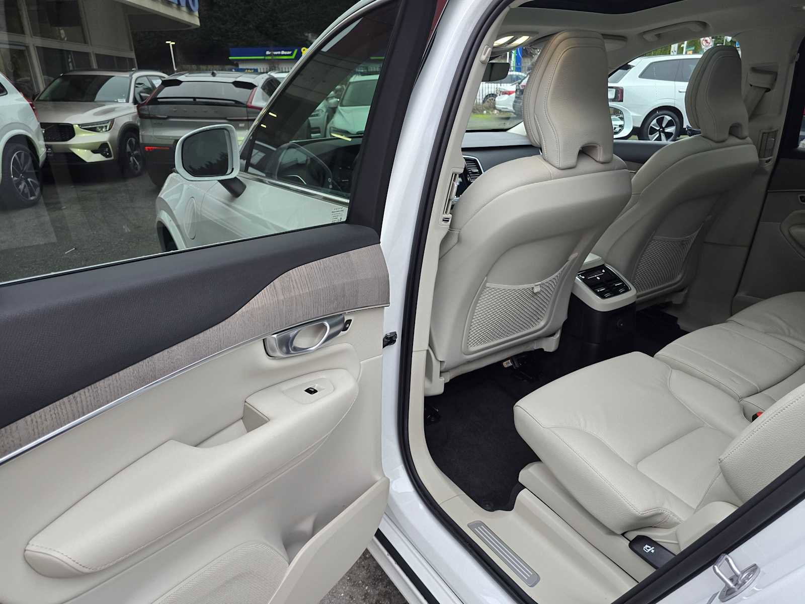 Certified 2024 Volvo XC90 T8 Plus image 15