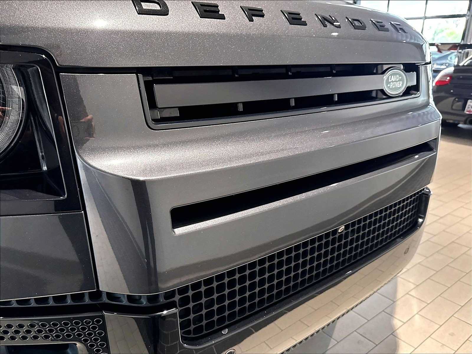 Used 2024 Land Rover Defender 130 X-Dynamic SE AWD/4WD image 34