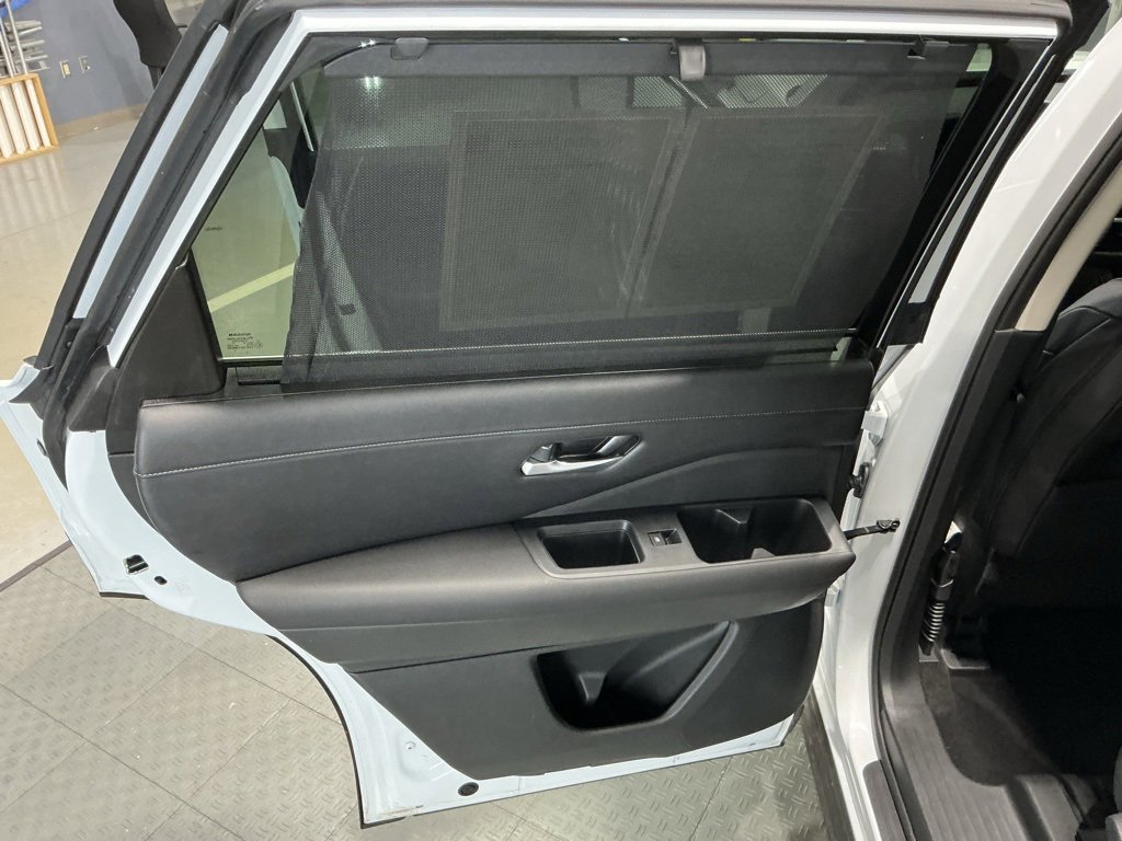 Used 2025 Nissan Pathfinder SL image 31