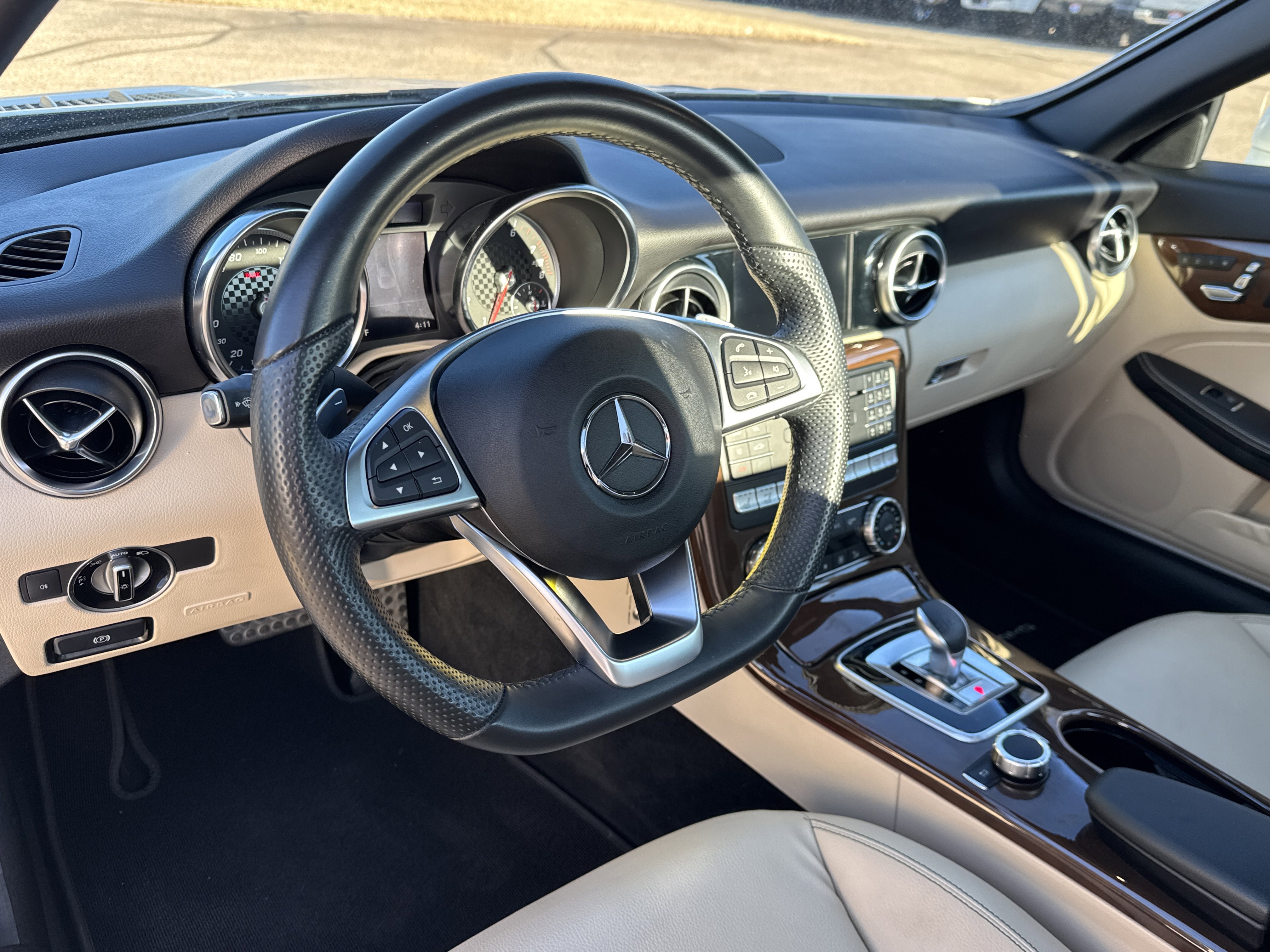 Used 2020 Mercedes-Benz SLC 300 image 11