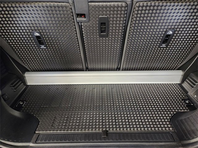 Used 2023 Land Rover Defender 90 Carpathian Edition image 31