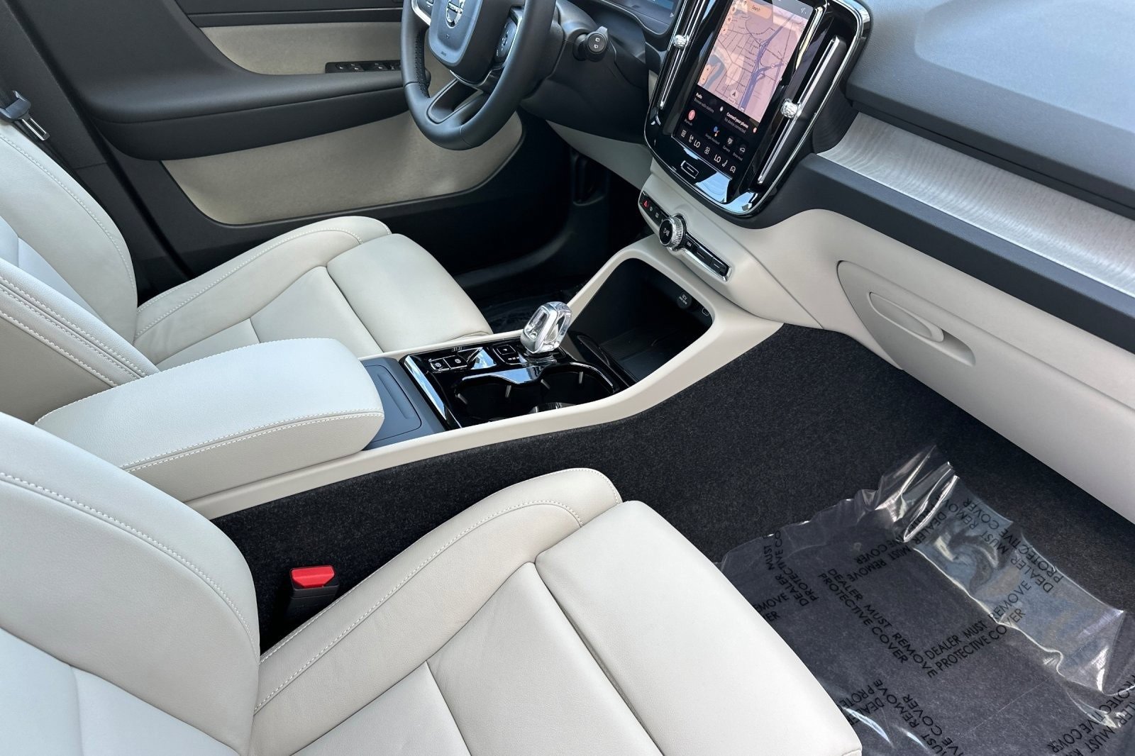 New 2026 Volvo XC40 B5 Plus w/ Protection Package Premier image 18