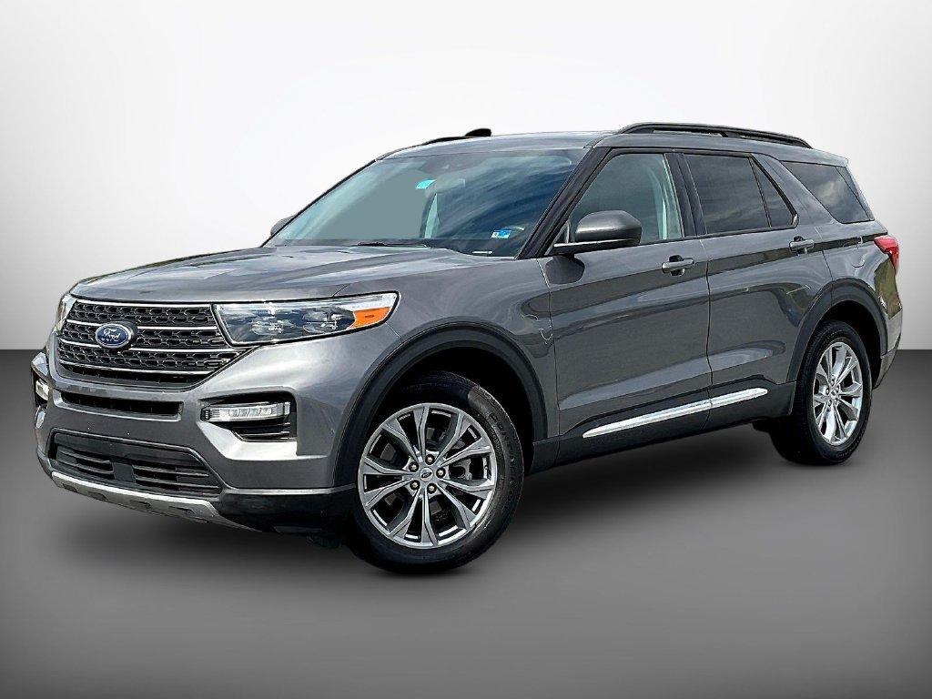 Used 2023 Ford Explorer XLT w/ Equipment Group 202A AWD/4WD image 3