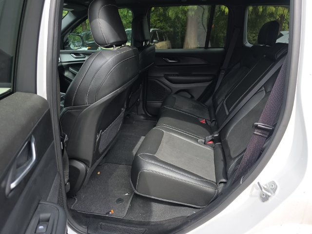 Used 2025 Jeep Grand Cherokee Altitude RWD image 26
