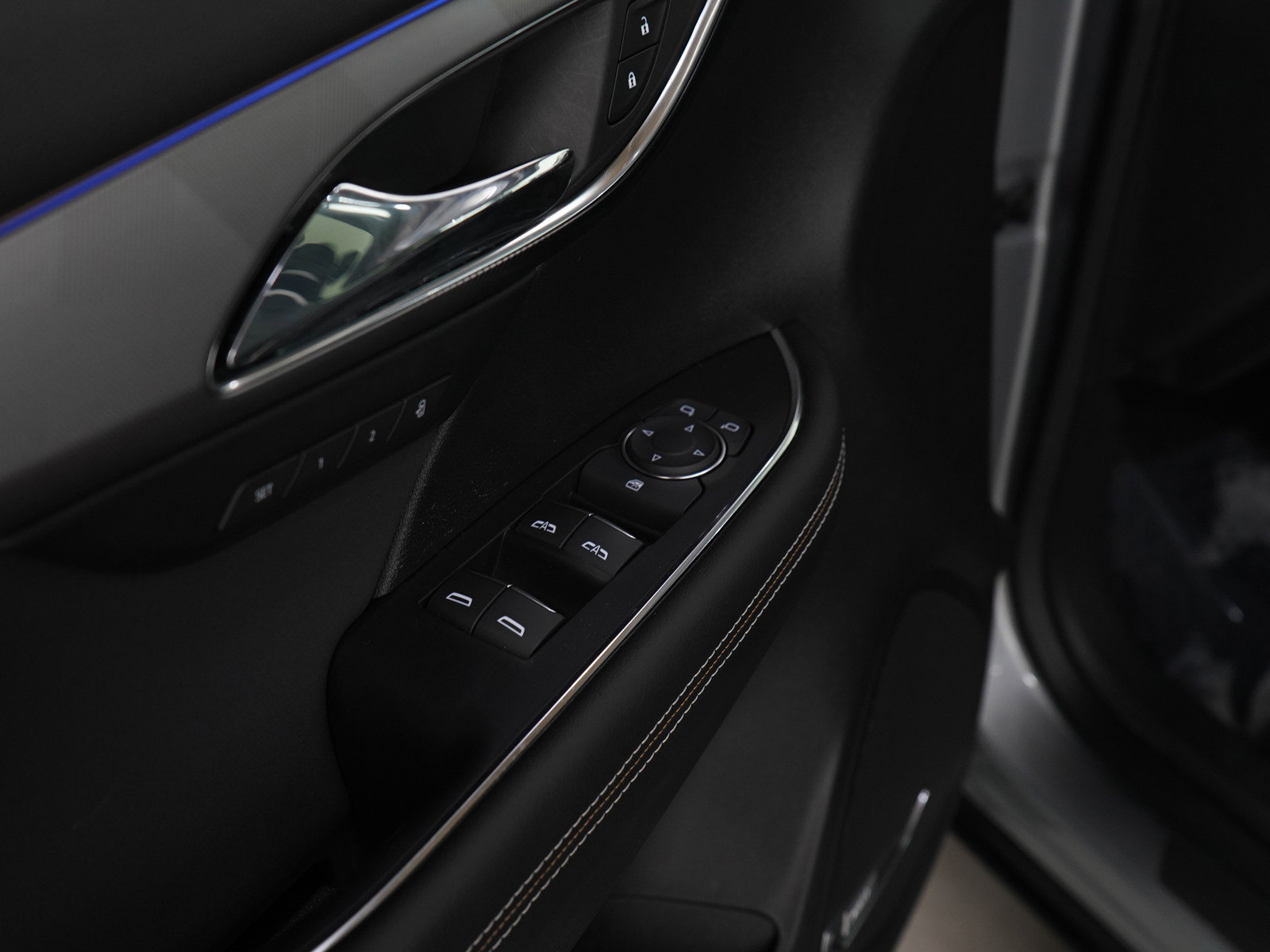 Used 2025 Buick Envision Sport Touring image 17