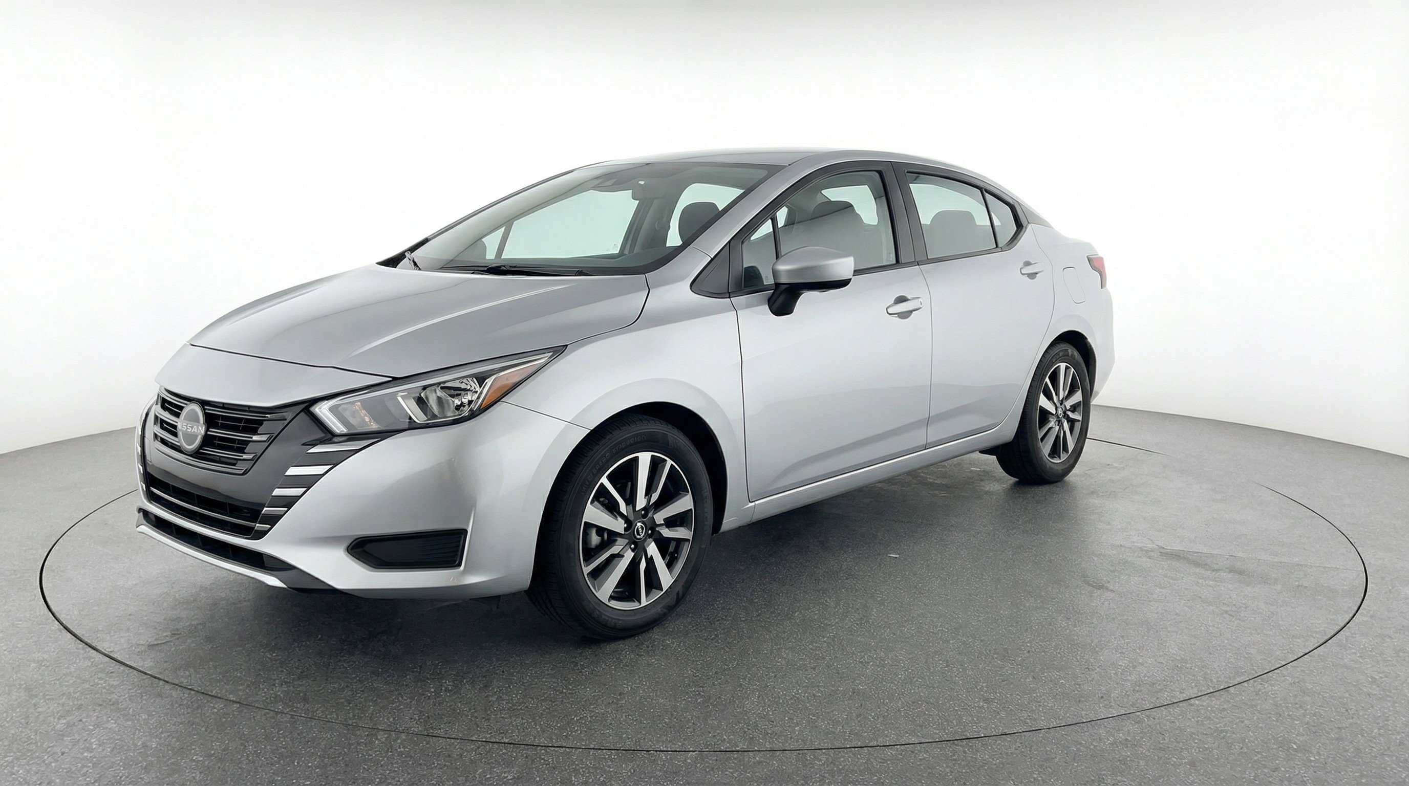 Used 2025 Nissan Versa SV image 3