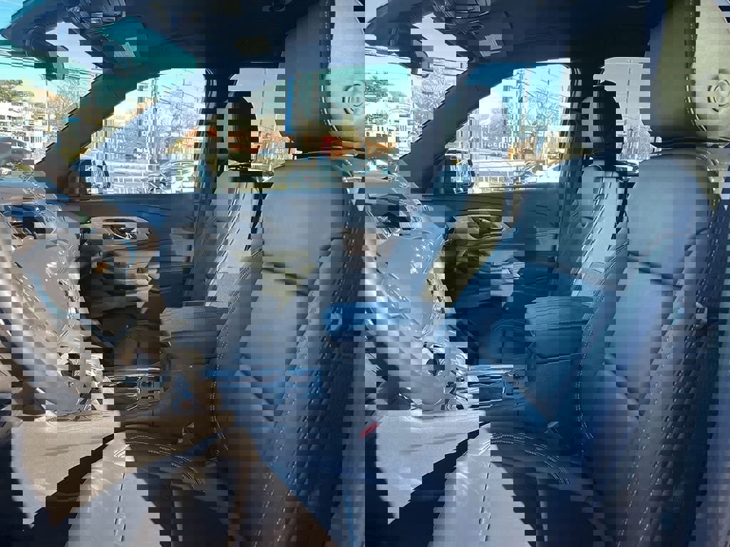 Used 2023 Chevrolet Traverse LT image 26