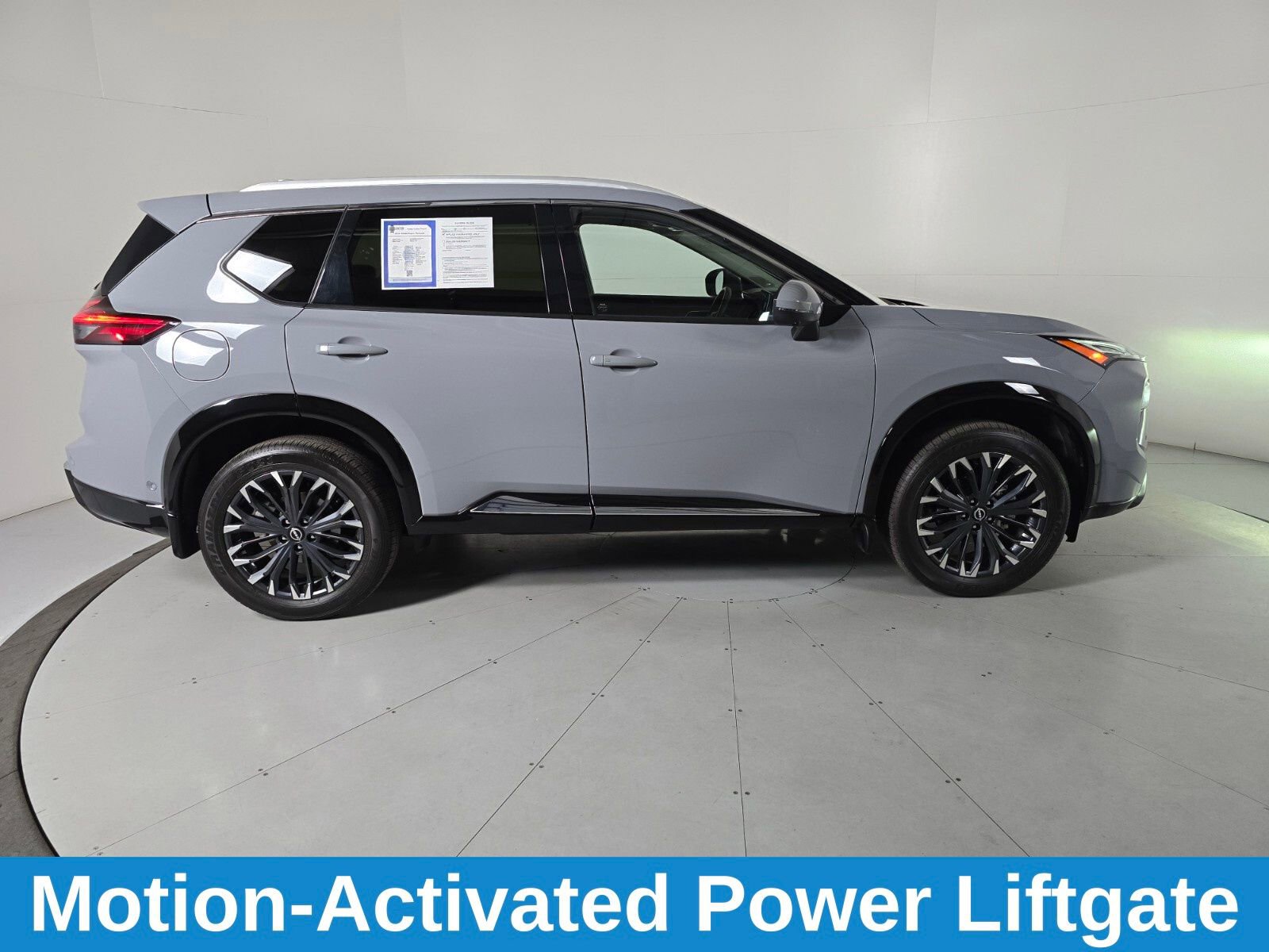 Used 2024 Nissan Rogue Platinum w/ Platinum Premium Package image 7